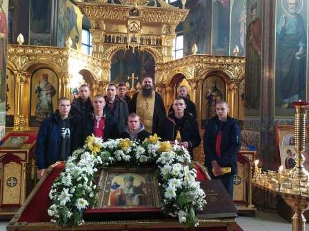 Діти Макіївського ПУСР відвідали храм в День Святого Миколая