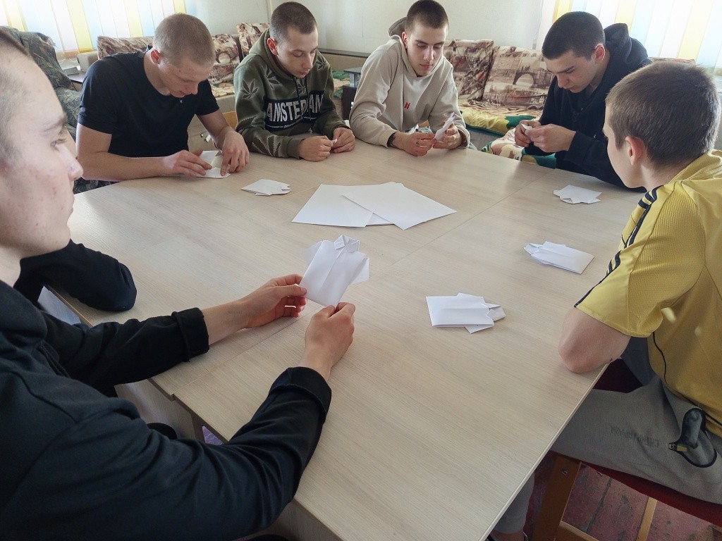 Пам’ятаємо заради майбутнього:  у закладі вшанували День пам’яті та перемоги над нацизмом