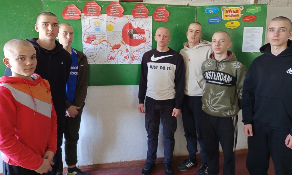 Пам’ятаємо заради майбутнього:  у закладі вшанували День пам’яті та перемоги над нацизмом
